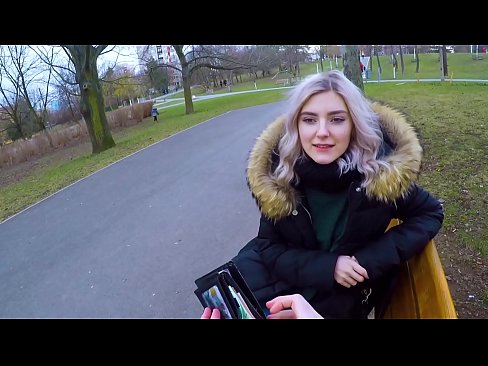 ❤️ Gleypir heitt ásamt ókunnugra fyrir peninga - blástur í garðinum eftir Evu Elfie ❤ Kynlíf á klám is.verhentai.ru ☑